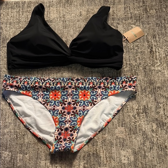 Boden NWT bikini - size 16-18 Black top and patterned bottom Swimwear - Picture 1 of 9